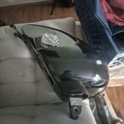 black Harley-Davidson motorcycle fuel tank
