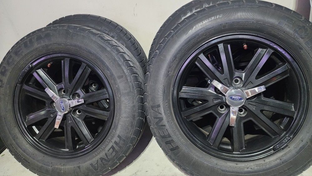 Black OEM Wheels 215/65 R16 Tires