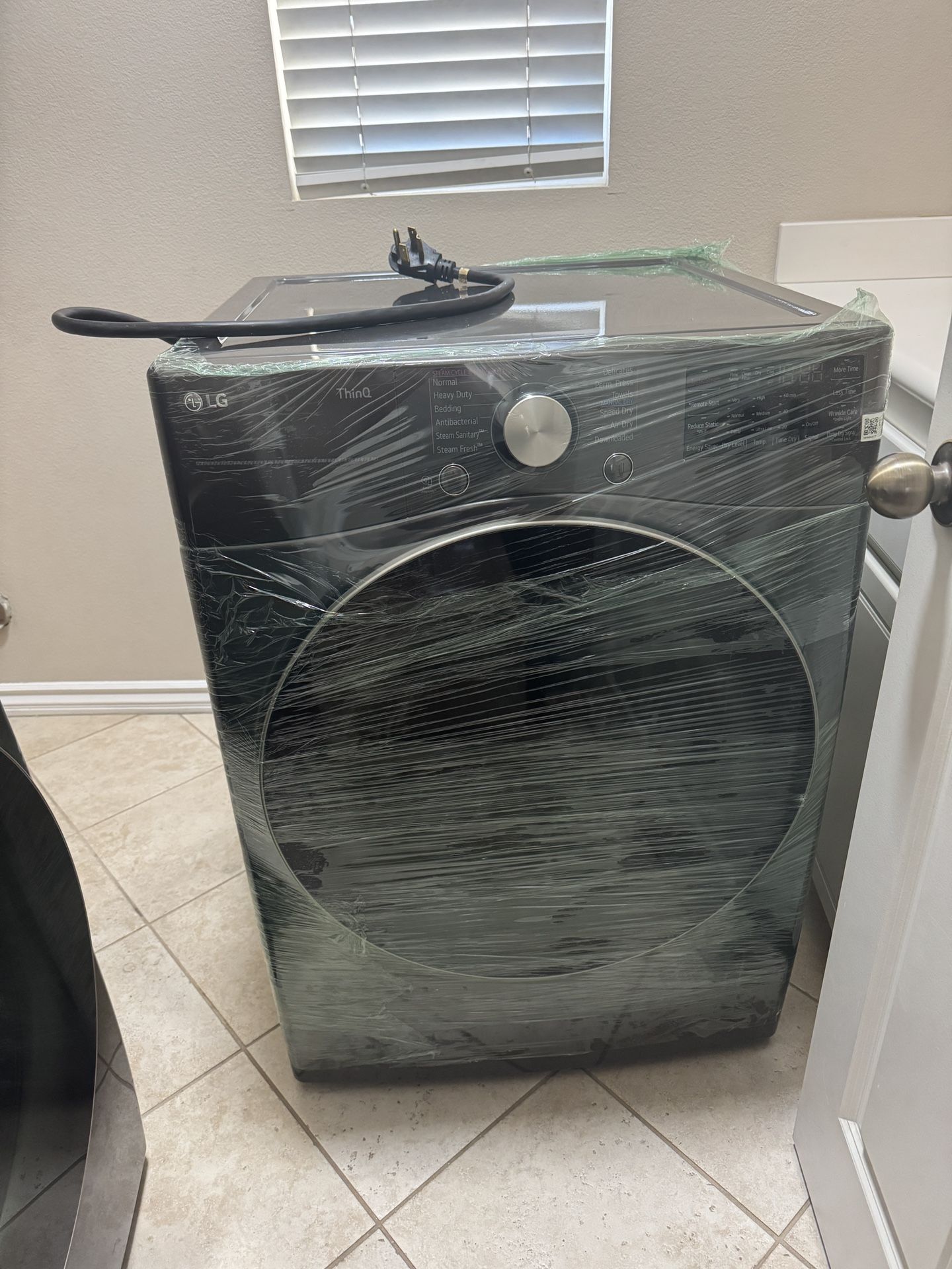 LG ThinQ Electric Dryer — Like New (5 Months Old, With Receipt)