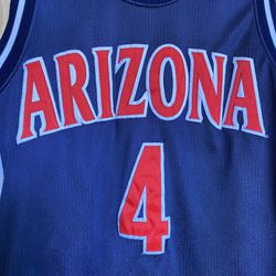 Vintage University of Arizona Wildcat’s NCAA college Basketball Jersey (stitched lettering & numbers) Nike Team sports #4 Men’s size: 44 (Large) 
