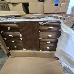 James Martin Vanities
Myrrin 48" Single Basin Wood Vanity Set with 3cm White Zeus Silestone Quartz Vanity Top, Rectangular Sink and Electrical Outlet