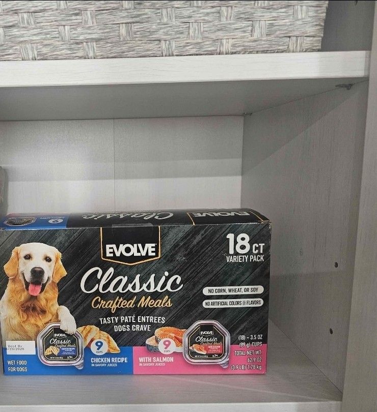Evolve Chicken and Salmon pate style food expires in 2026