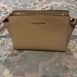 Michael Kors Selma Saffiano Leather Messenger Handbag Camel Tan Brown Crossbody