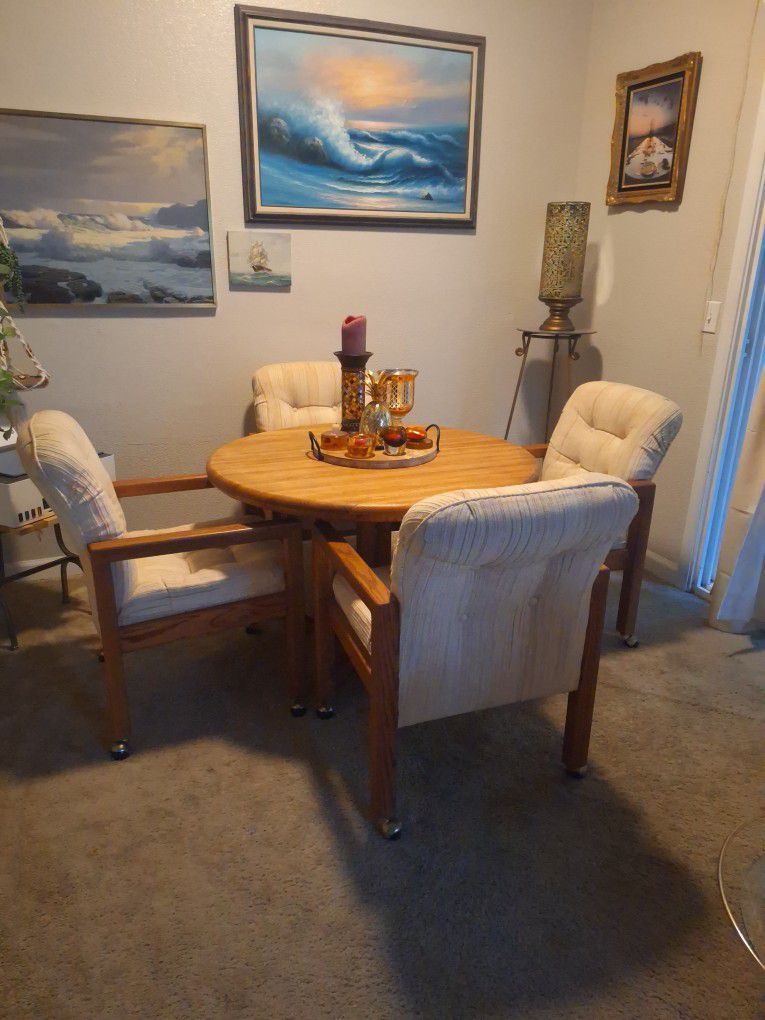 Dining Room Table With Four Chairs On Wheels