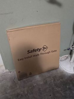 Safety 1st Easy Install Walk-Through Gate