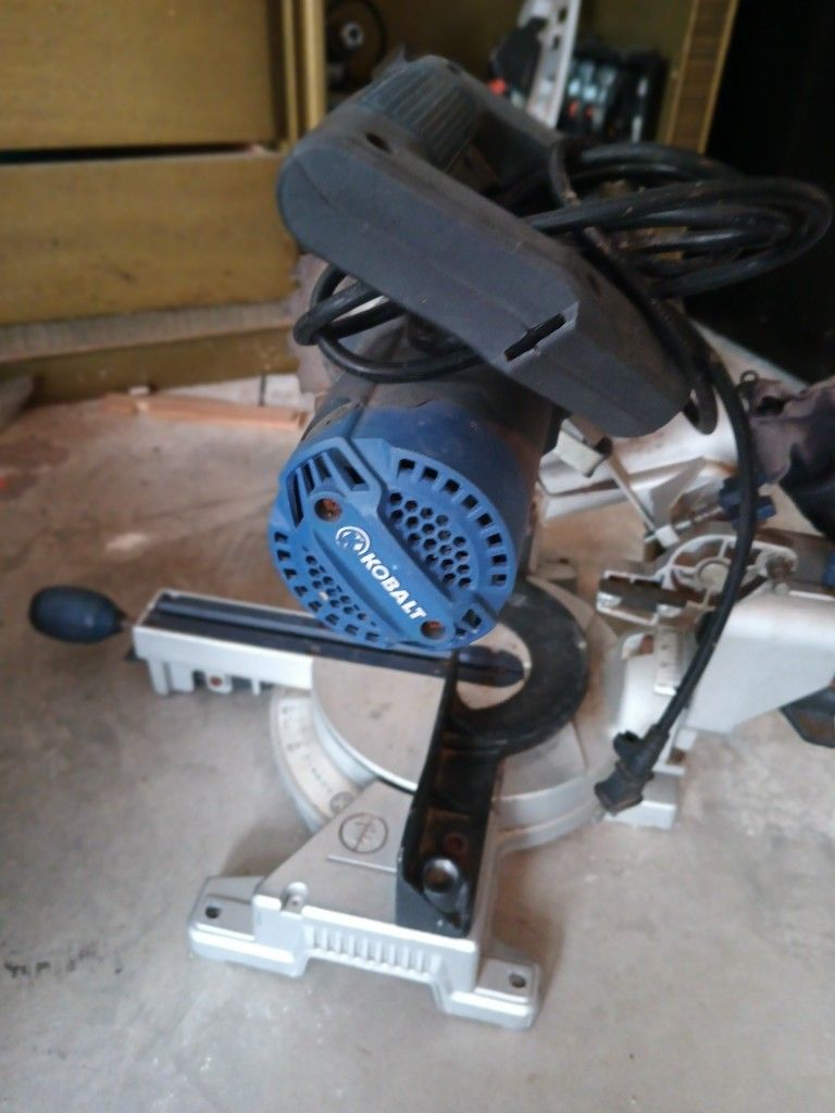 Kobalt 7 1/4 Compound Miter Saw