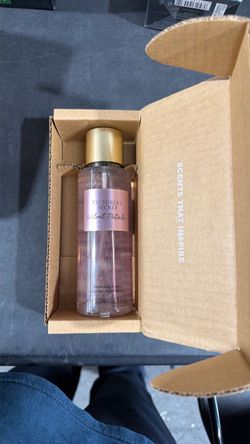 Victoria's Secret Velvet Petals Fragrance Mist