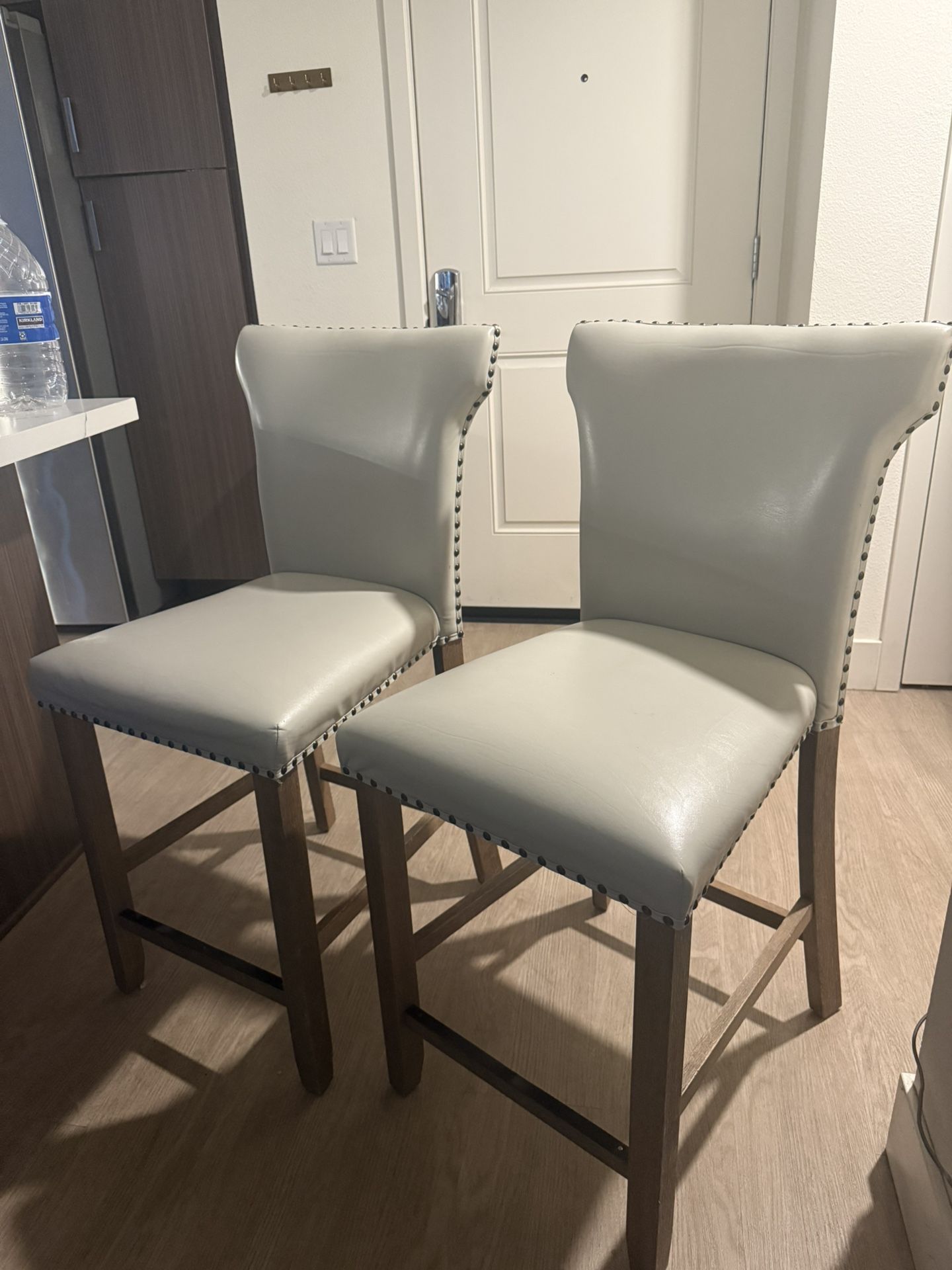 Countertop/ Bar stools 