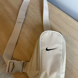 Nike Fanny Pack / Crossbody – Beige