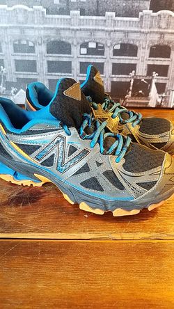 New balance sneakers boys size 4