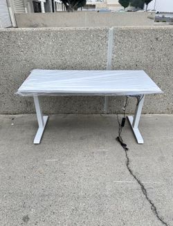 55x28in” height adjustable standing desk