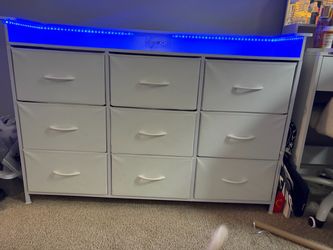 9-drawer dresser (White)