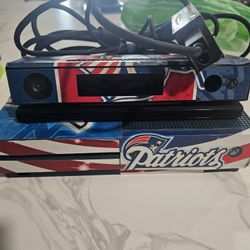 Xbox One with Kinect Sensor + Power Brick + 2 Controllers + Xbox One & 360 Games Disks