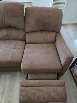 Reclining Couch (FREE! Need to go by this Saturday, 06/20/2026)