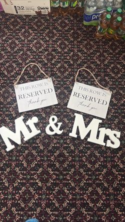 Wedding signs and table decorations