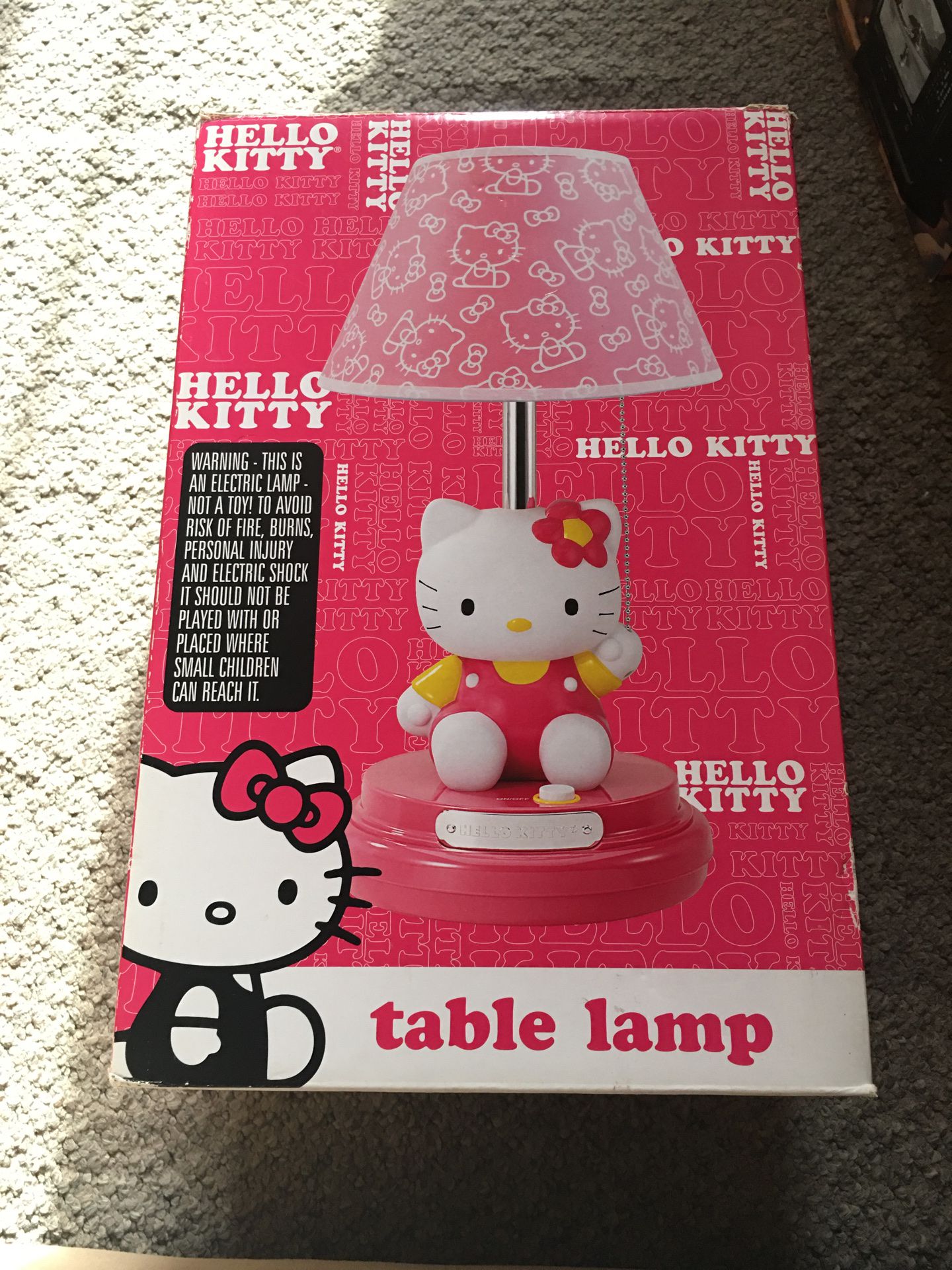HELLO KITTY LAMP: MAKE AN OFFER: IT DOES HAVE A CRACKED SHADE