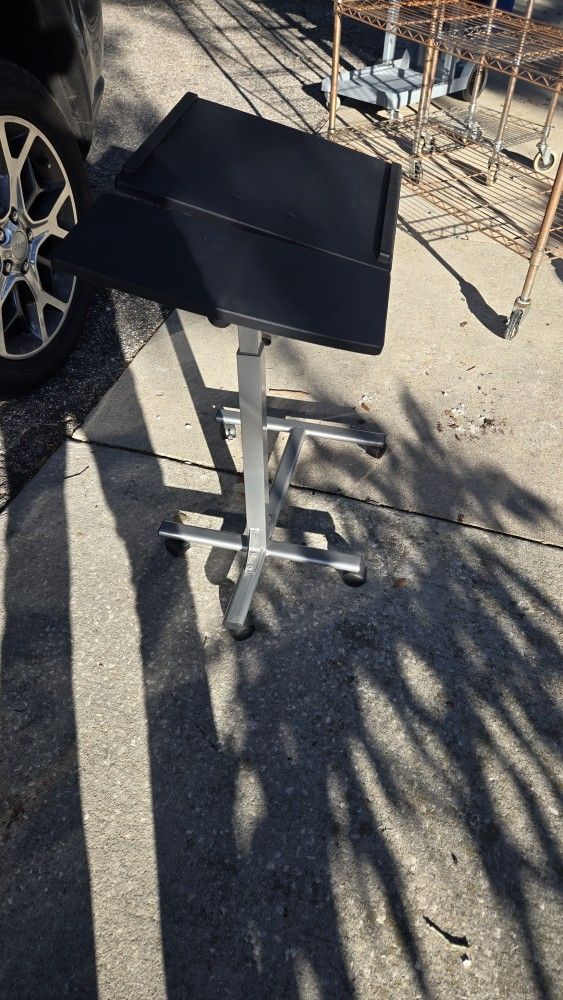 LapTop Desk On Wheels