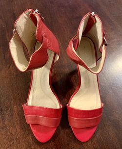 TAHARI HEELS-SHOES