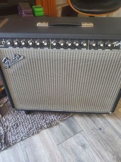 Fender twin tube guitar amplifier