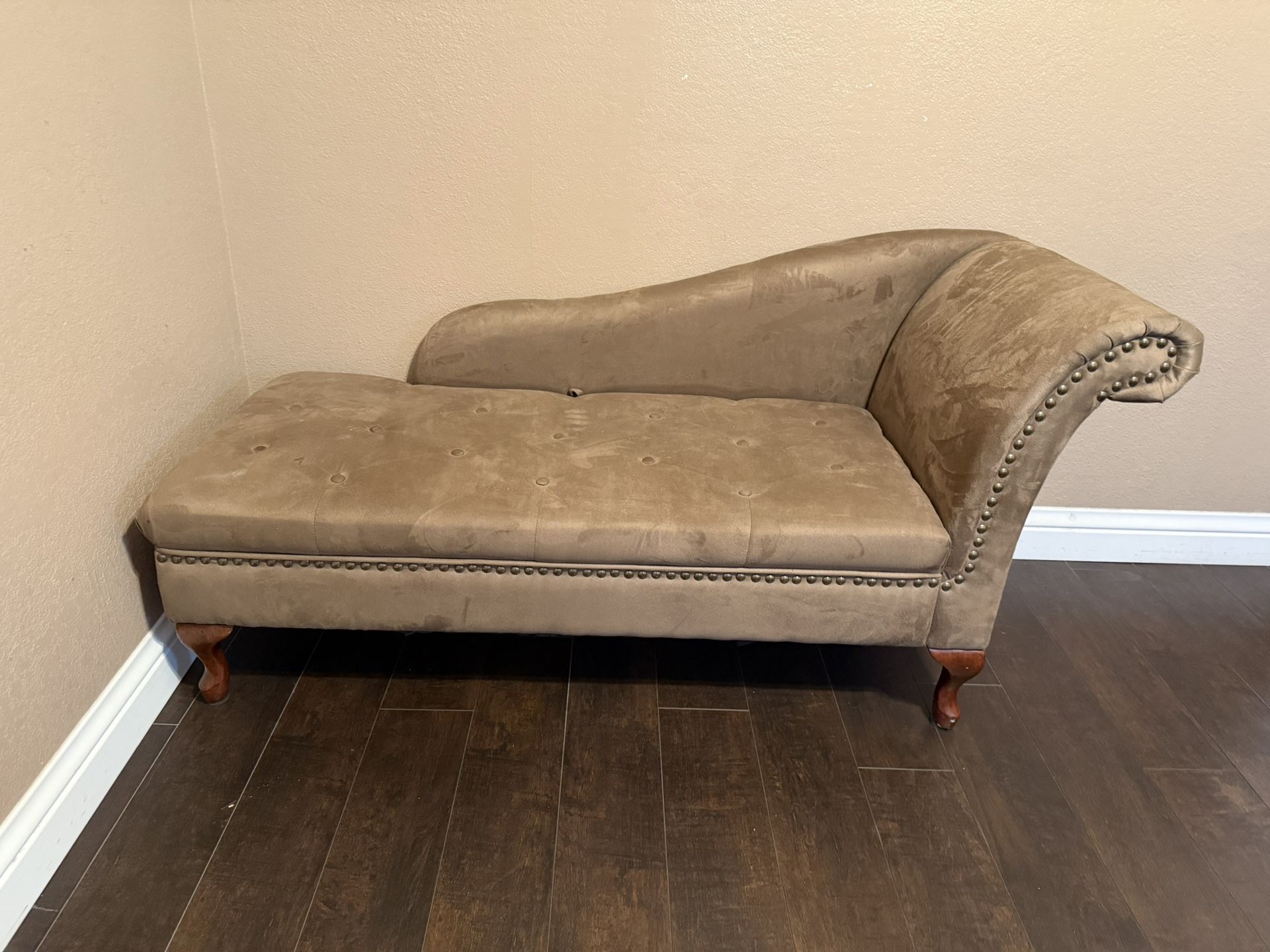 Chaise chair with in seat storage 