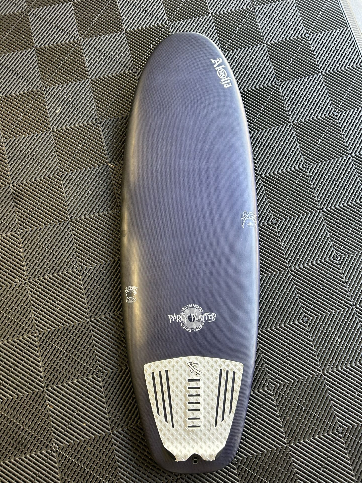 LIKE NEW LOST PARTY PLATTER CUSTOM SURFBOARD IN BLACK SHEEP TECHNOLOGY 