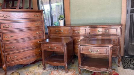 Gorgeous Henredon cherry wood furniture set