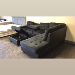 BRAND NEW REVERSIBLE SECTIONAL SOFA WITH STORAGE OTTOMAN
