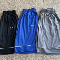 Men Nike Shorts (size X-Large)