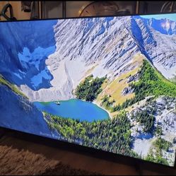 55" Samsung Chrystal Smart Tv 4k like new no scratch.  Great quality pic come with remote 