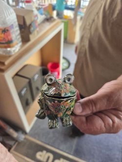 Victorian Treasures Metal Frog Figurine Decor