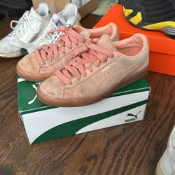 Puma Women Sneaker Size 5.5