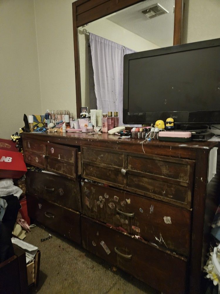 Dresser With MIRROR
