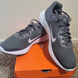 Nike Revolution 