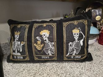 Nwt Halloween decorations throw pillow