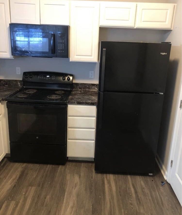 4 Units,fridge,stove,dishwasher And Microwave 
