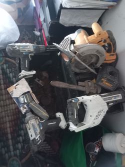 Tools for sale take all for $100 or each tool for $20 Skill saw saw zaw drills etc
