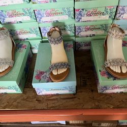 Beautiful Woman Shoes 3 Pairs For $20