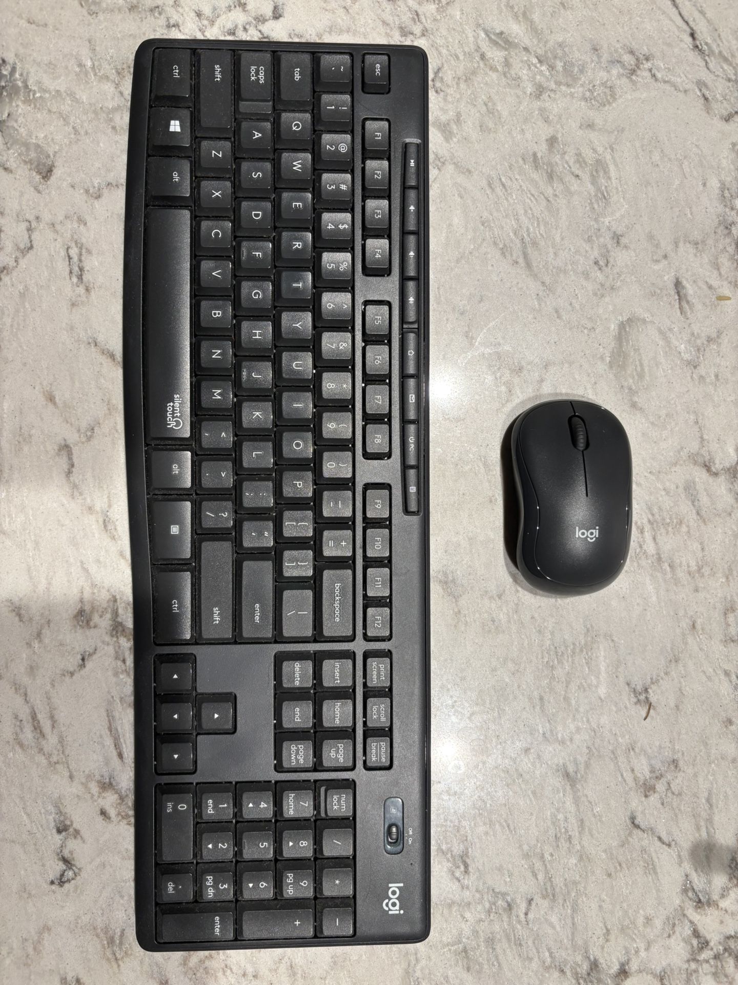 Logitech MK295 Wireless Mouse & Keyboard Combo