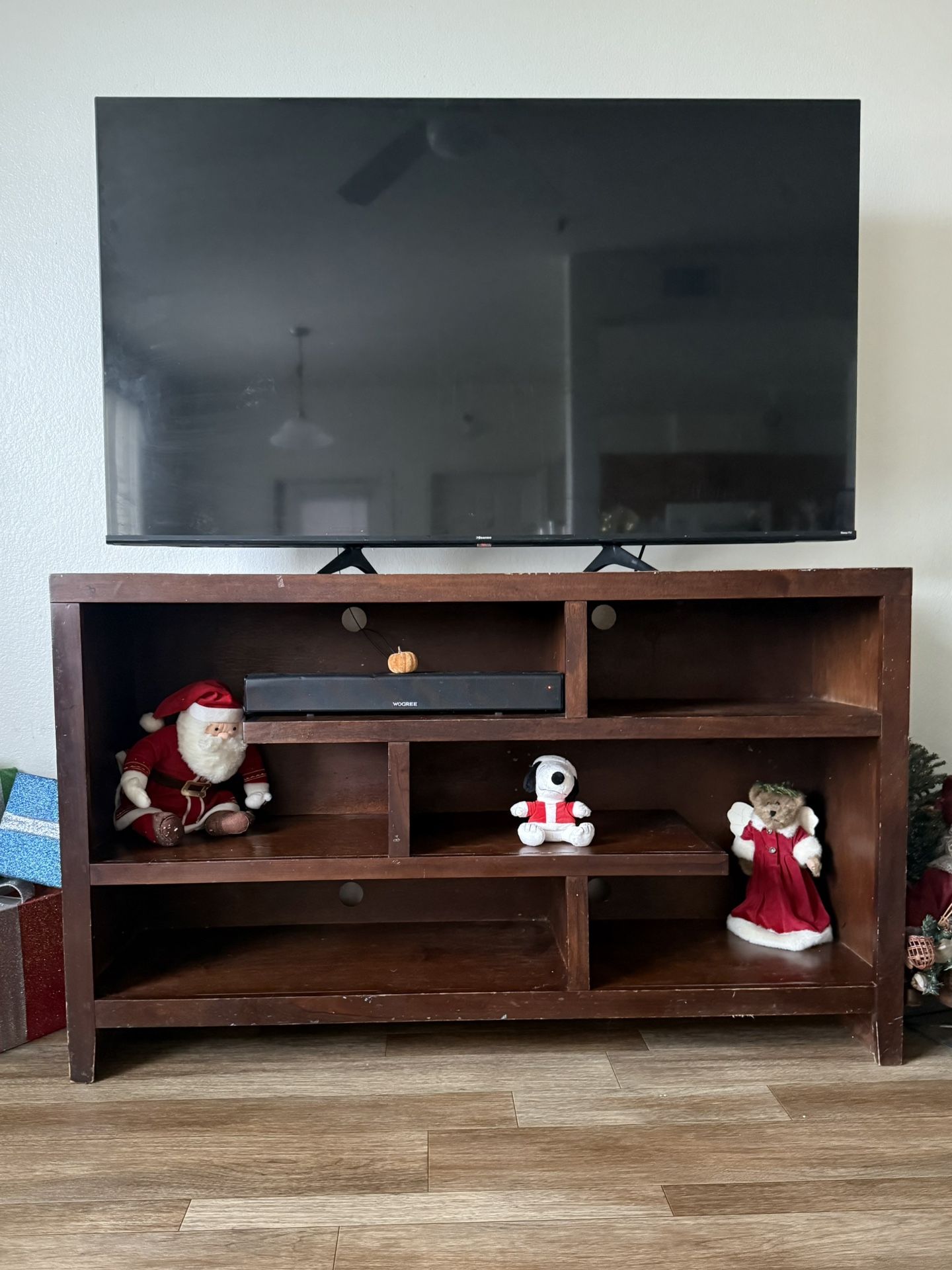 Tv Stand / entertainment Center