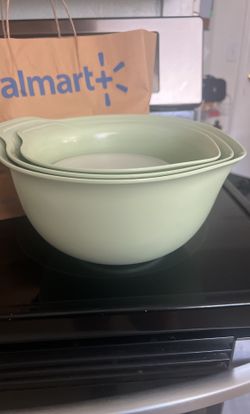 7 Piece Kitchen aid Mixing Bowl Set (3 With Kids)