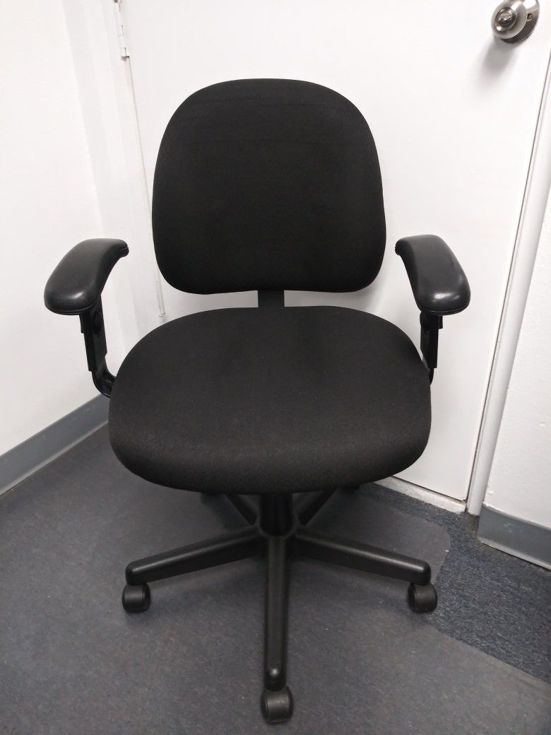 Black Office Computer Task Ergonomic Chair With Armrests
