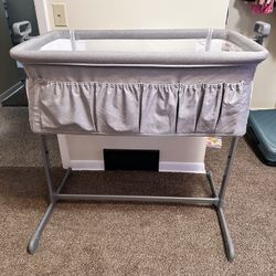 Millard Bedside Sleeper Bassinet 