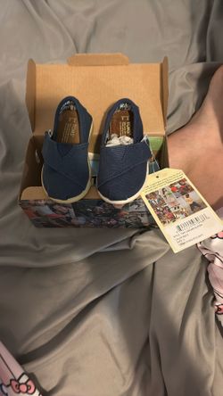 Tom’s Navy Baby Shoes Size 3 Runs Small