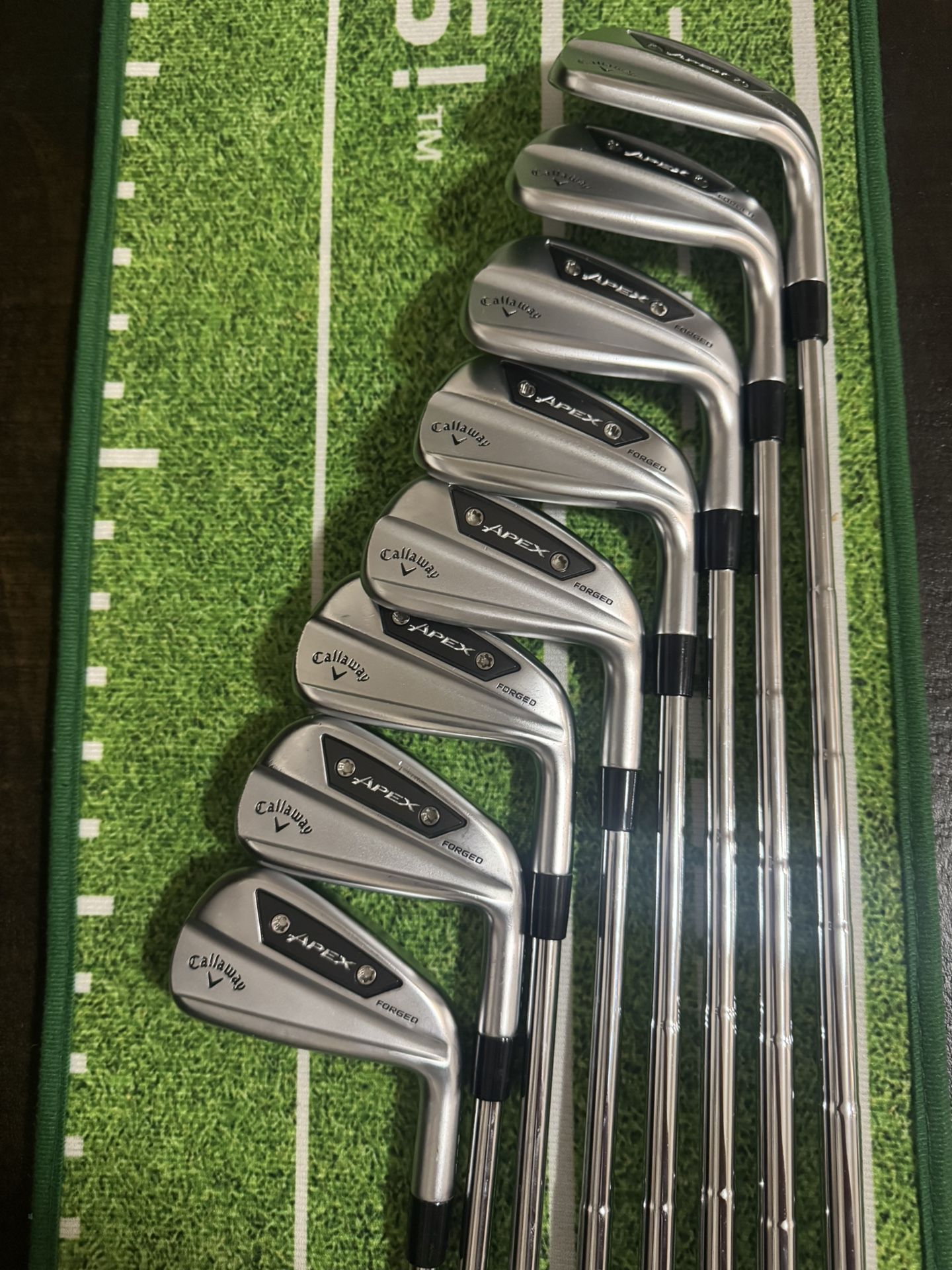 Callaway APEX Ai 200 Irons 4-PW, AW Dynamic Gold Mid 115 X100