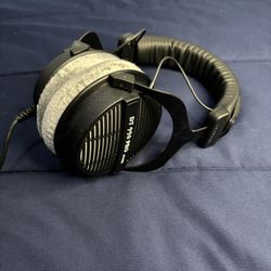 Beyerdynamic DT 990 Pro Studio Headphones
