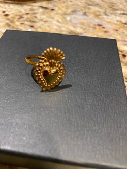 Adjustable gold plated sacred heart rinh