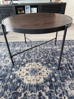Round living room table
