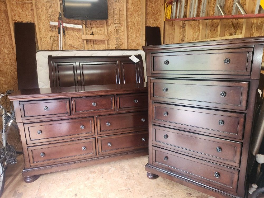 Queen Bedroom Set (Ashley Furniture/Porter Collection)