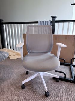 Ergonomic Mesh swivel task Chair -Grey&White