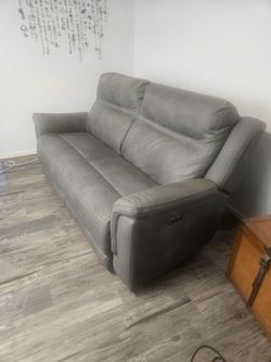 Electronic recliner couch with Battery